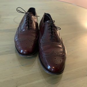 Florsheim men’s 9 1/2 D lace up shoes dark brown/ burgundy